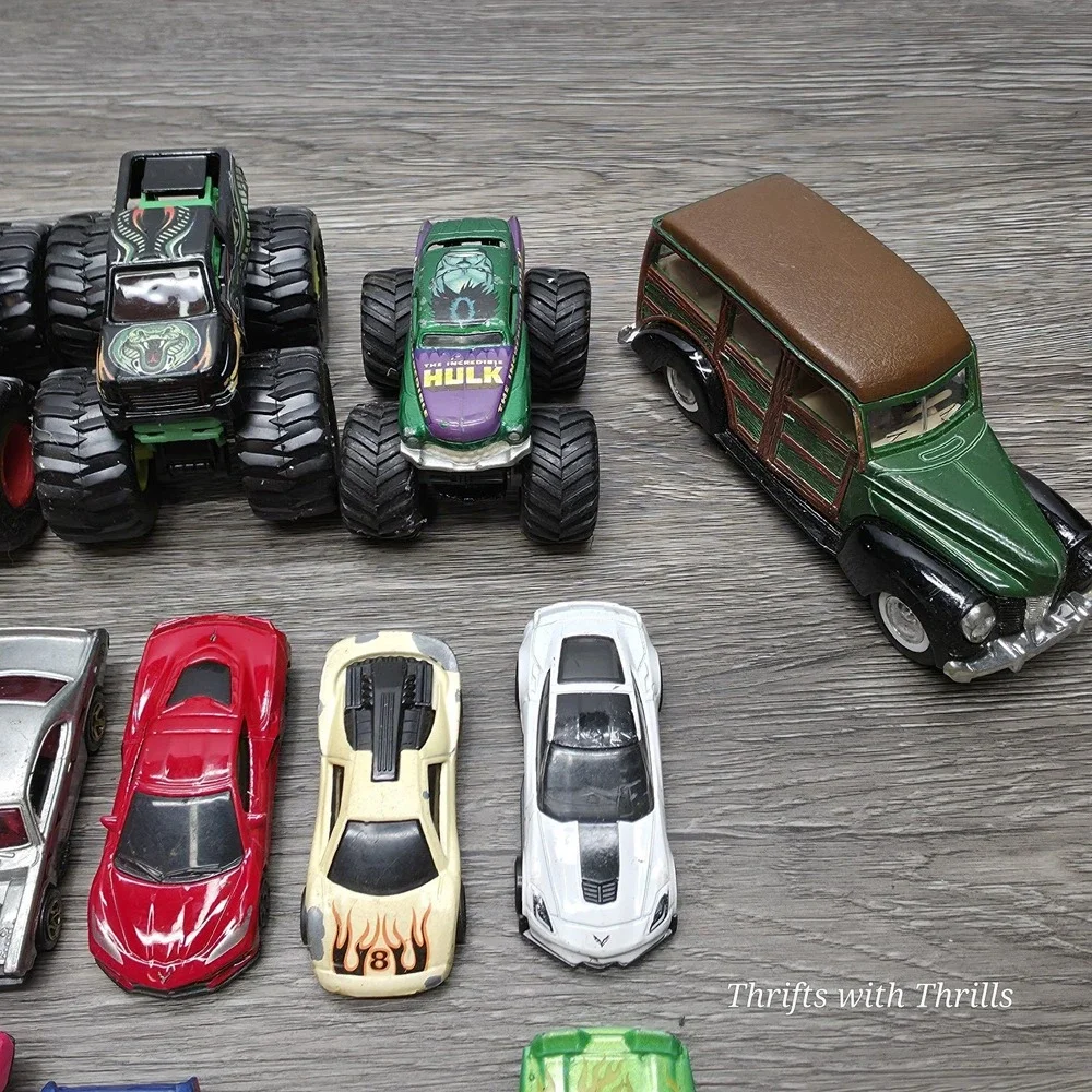 Hotwheels, Matchbox, Maisto, And More - Mixed Lot Of 28 Car, Trucks, And More
